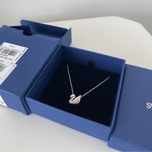 Swarovski Iconic Swan pendant, rose, small